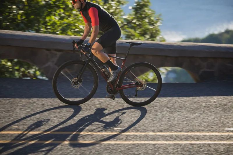 Giant Defy Advanced Pro 2 Road Bike 2024 in Carbon/Sangria-9