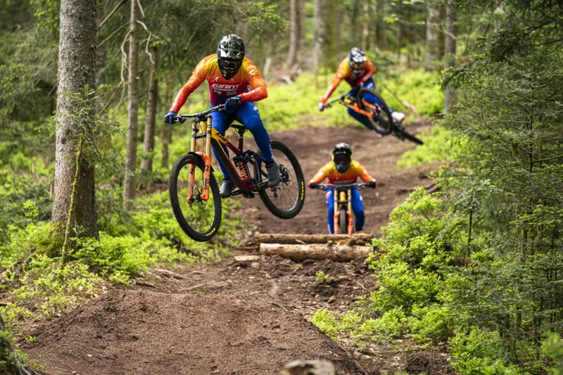 Giant Glory Advanced Full Suspension Mountain Bike Frameset 2025 in Legends Edition-8