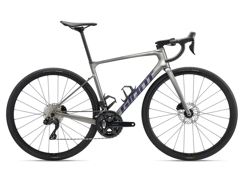 ONE OFF Giant Defy Advanced 1 Medium-Large Road Bike 2024 in Charcoal/Milky Way