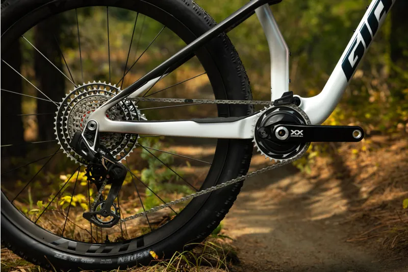 Giant Anthem Advanced SL SE Full Suspension Mountain Bike 2026 in White/Carbon-10