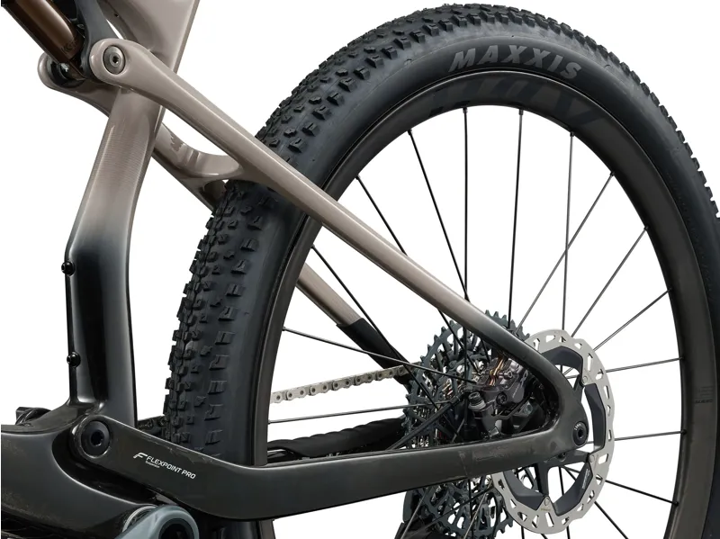 Liv Pique X Advanced SL 1 Full Suspension Mountain Bike 2026 in Dune Beige/Raw Carbon-3