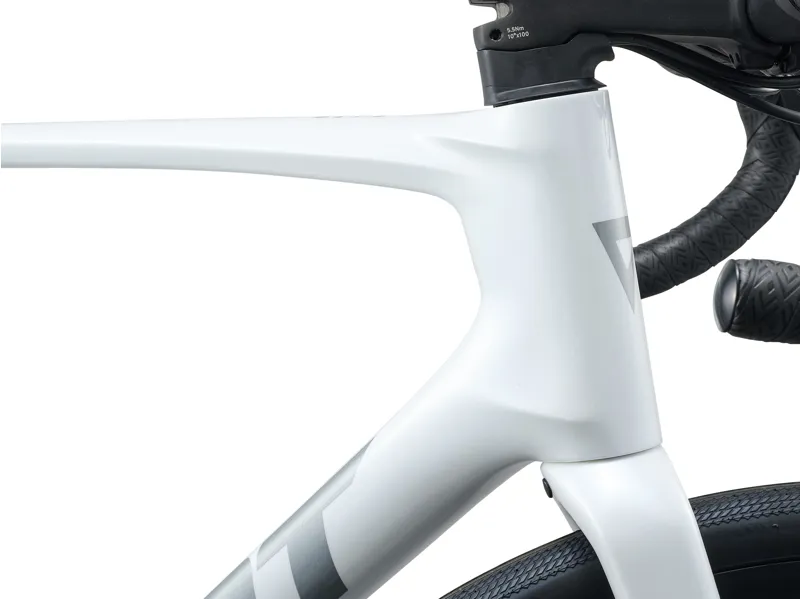 Giant Defy Advanced 2 Carbon Road Bike 2027 in Pearl White-3