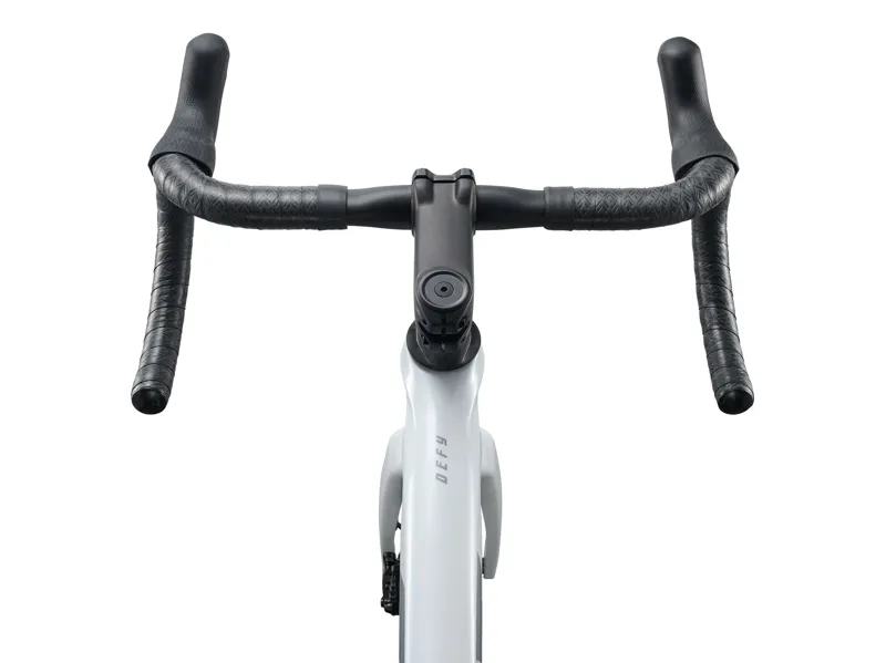 Giant Defy Advanced 2 Carbon Road Bike 2027 in Pearl White-5