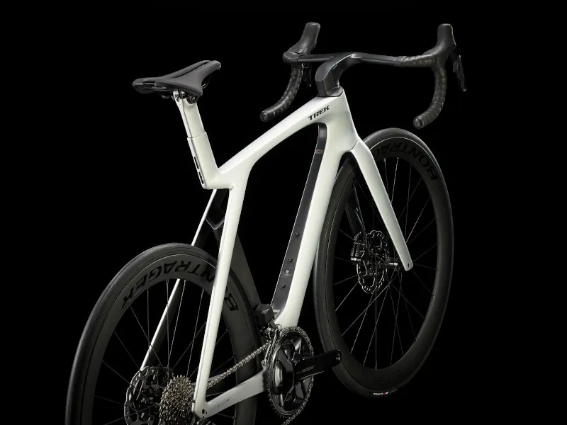 Trek Madone SLR 6 Gen 7 Carbon Road Race Bike 2023 in Quicksilver-2