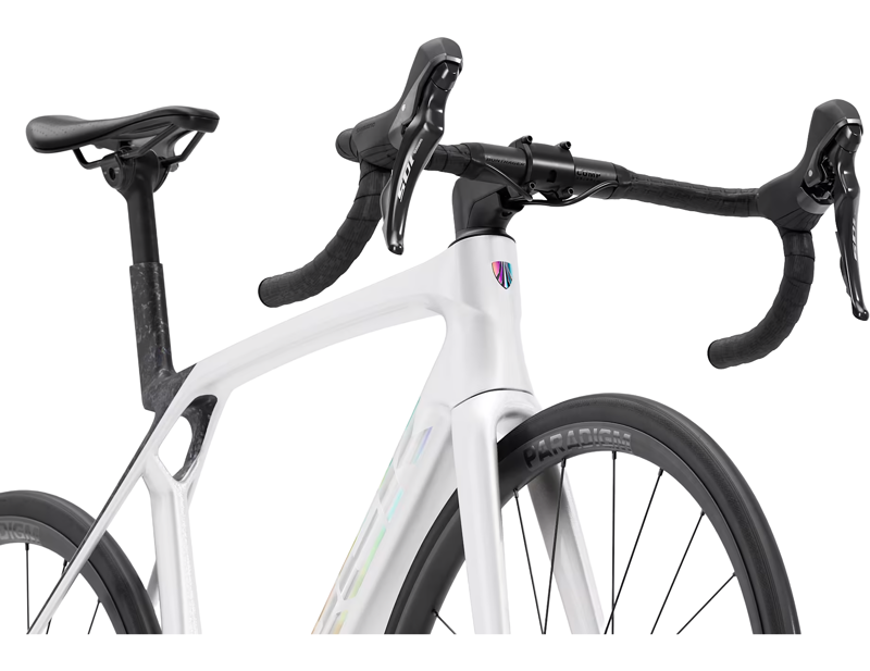 Trek Madone SL 5 Gen 8 Road Bike 2026 in Gloss Crystal White/Matte Deep Smoke-2