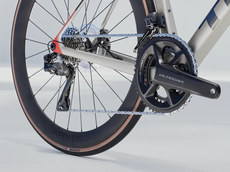 Trek Madone SL 7 Di2 Gen 8 Road Bike 2025 in Lunar Silver-5