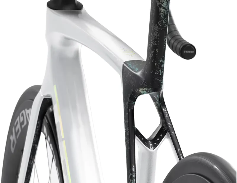 Trek Madone SL 7 Gen 8 Di2 Road Bike 2026 in Gloss Crystal White/Matte Deep Smoke-3