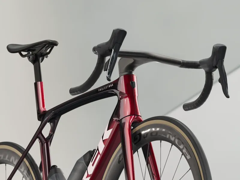 Trek Madone SLR 8 AXS Gen 8 Road Bike 2025 in Carbon Red Smoke-4