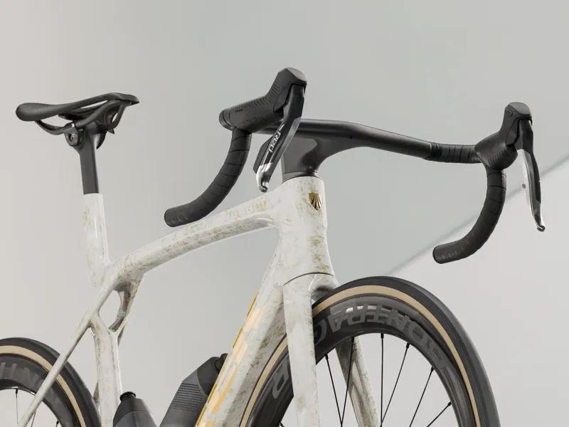 Trek Madone SLR 9 AXS Gen 8 Road Bike 2026 in Era White-4