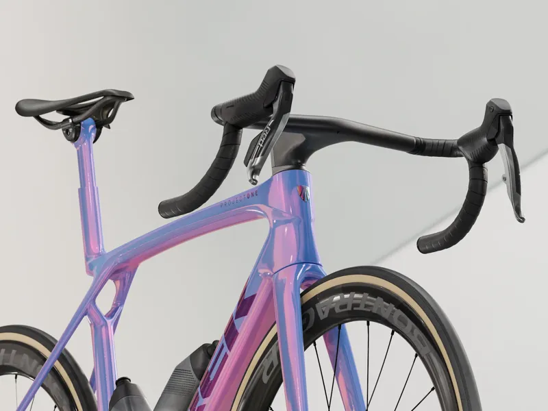 Trek Madone SLR 9 AXS Gen 8 Road Bike 2025 in Tête de la Course-4