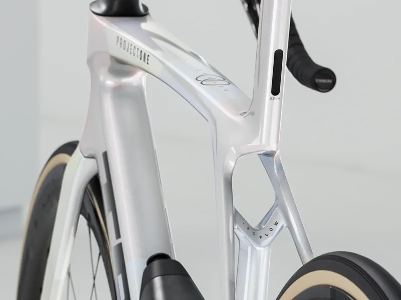 Trek Madone SLR 9 AXS Gen 8 Road Bike 2025 in Iridescent Blue Pearl Red -3