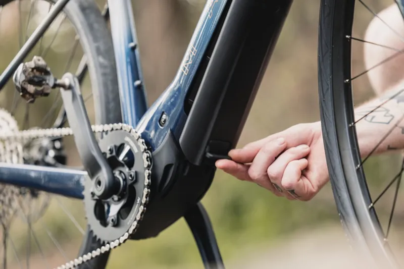 Marin Lombard E1 Electric Gravel Bike 2026 in Blue Charcoal-12