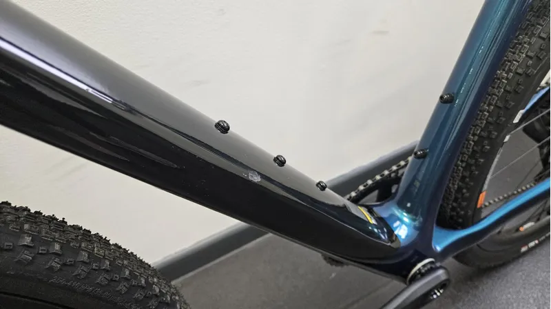 EX DISPLAY Giant Revolt X Advanced Pro 2 Gravel Bike Size MediumLarge 2025 in Black/Sea Sparkle-3