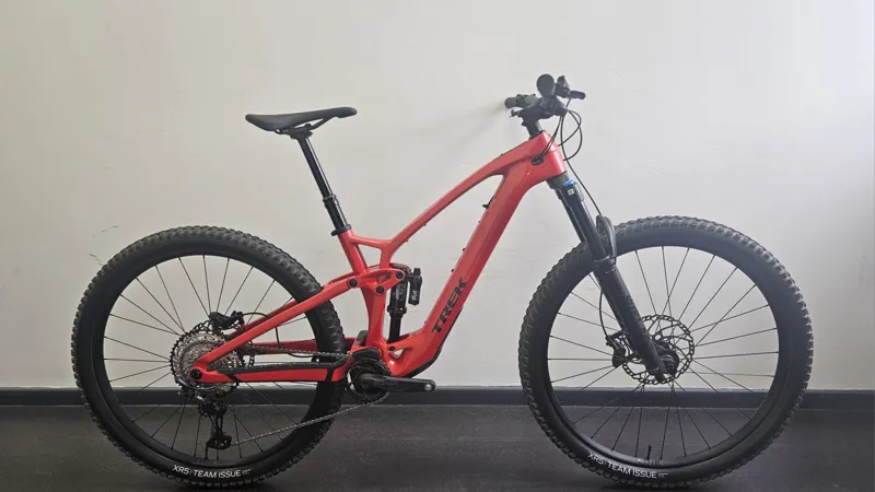 EX DEMO Trek Fuel EXe 9.7 SLX/XT Electric Full Suspension Mountain Bike Medium 2025 in Lava Red 