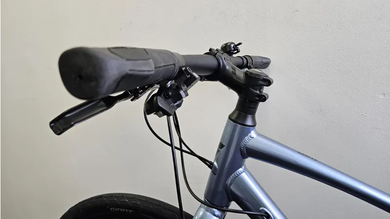 EX DISPLAY Liv Alight Disc 2 Hybrid Bike Size Small 2026 in Frost Silver-4