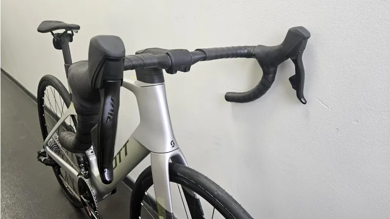 Scott Foil RC 30 Road Bike 2025 in White-5