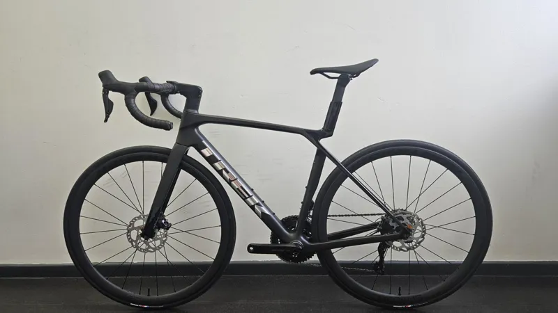 EX DISPLAY Trek Madone SL 6 Di2 Gen 8 Road Bike Medium 2025 in Dark Web -3