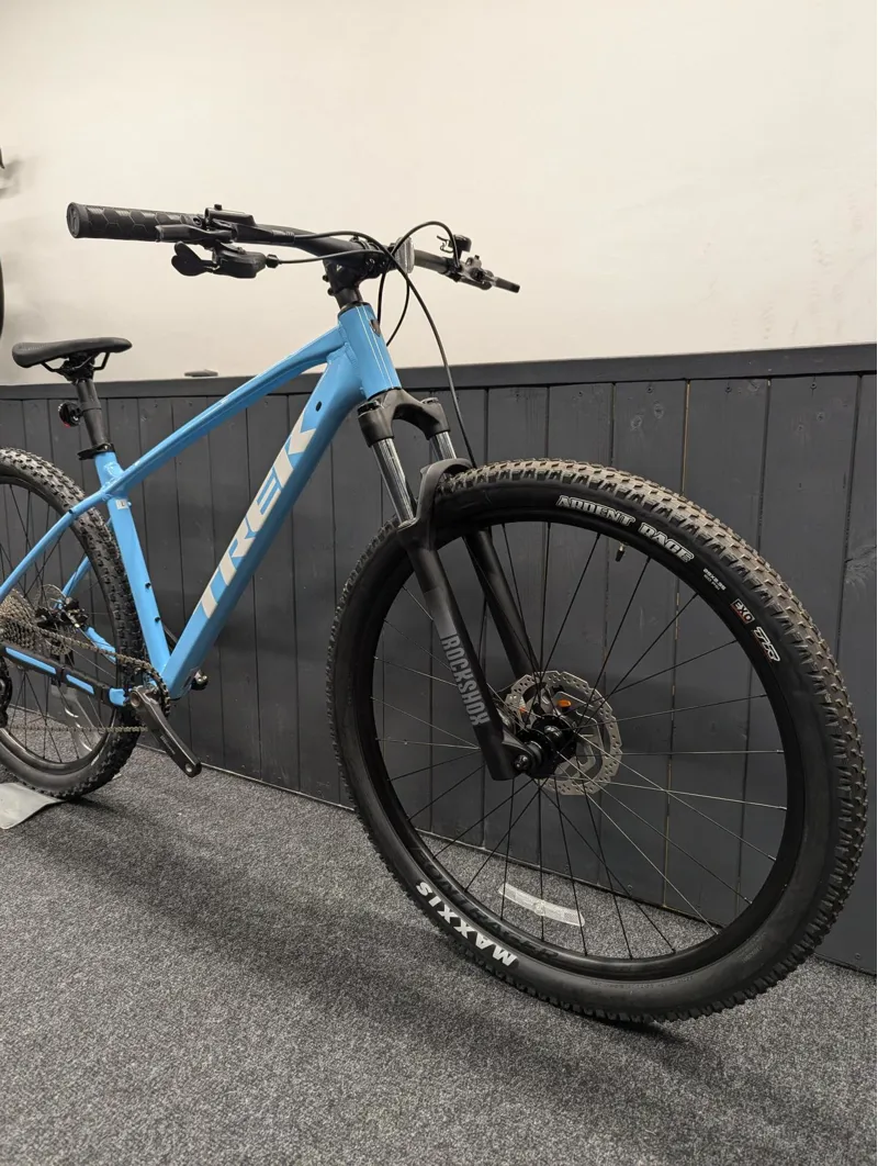ONE OFF Trek Marlin 7 Gen 3 Hardtail Mountain Bike Large 2023 in Azure Blue-3
