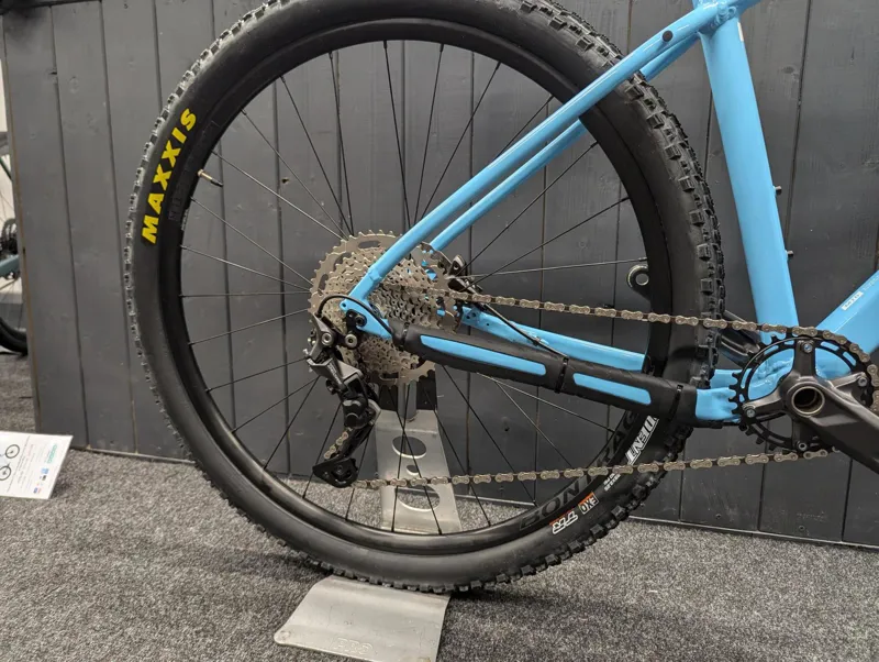 ONE OFF Trek Marlin 7 Gen 3 Hardtail Mountain Bike Large 2023 in Azure Blue-2