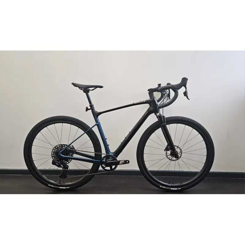 Balfes Bikes EX DISPLAY Giant Revolt X Advanced Pro 2 Gravel Bike Size MediumLarge 2025 in Black/Sea Sparkle | Free postage over £30, £10 off first order, price match & 0% finance.