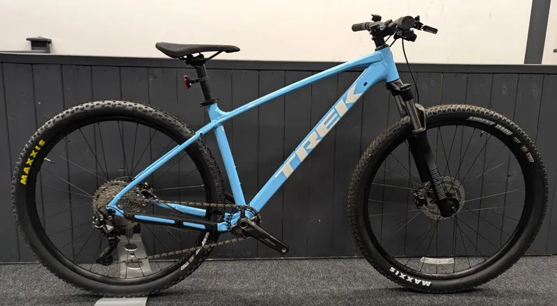 ONE OFF Trek Marlin 7 Gen 3 Hardtail Mountain Bike Large 2023 in Azure Blue
