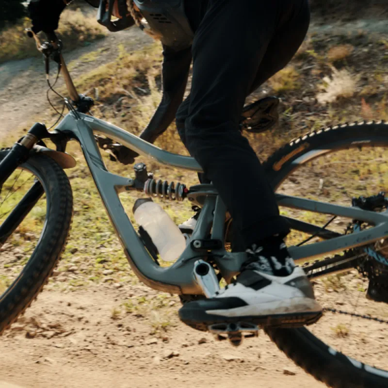 Fidlock TWIST Bottle 750 Compact + Bike Base in Clear-3