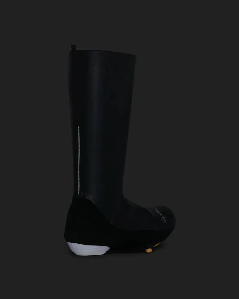 Rapha Overshoes in Black/Black-3