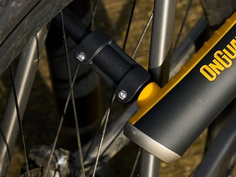 Onguard D Lock Bracket Clamp in Black/Yellow-1