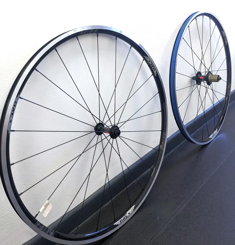 Halo Evaura Via Hub 24H Clincher Rim Brake Shimano 700c Wheelset in Black-3