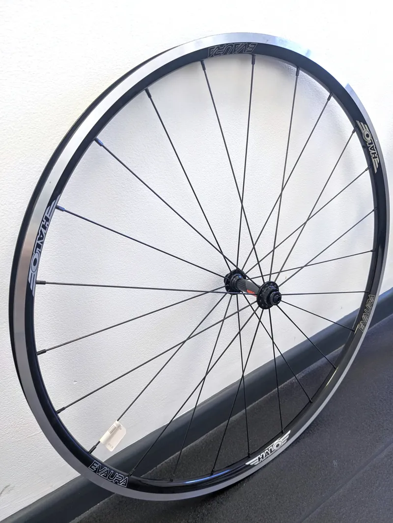 Halo Evaura Via Hub 24H Clincher Rim Brake Shimano 700c Wheelset in Black-2