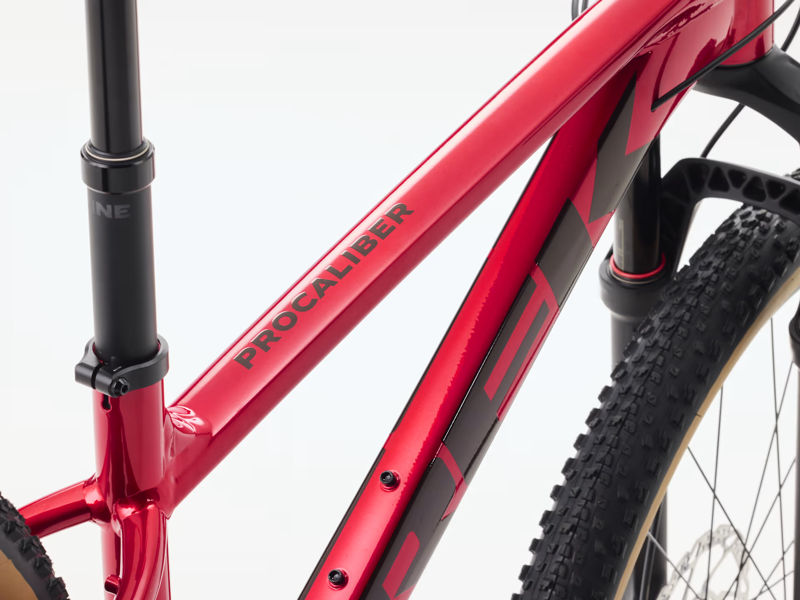 Trek Procaliber 8 Mountain Bike 2026 in Fury Red-4