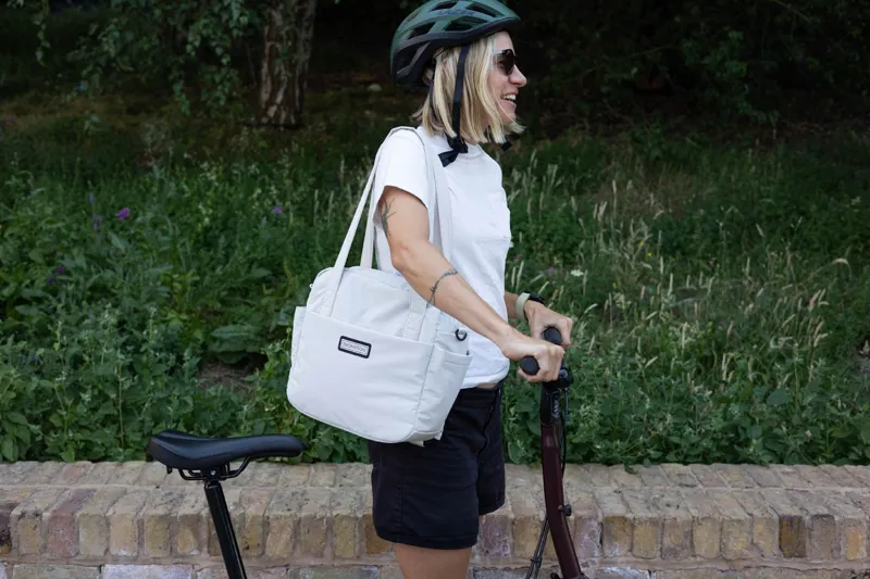 Brompton Tote Bag S + Frame in Ivory-1