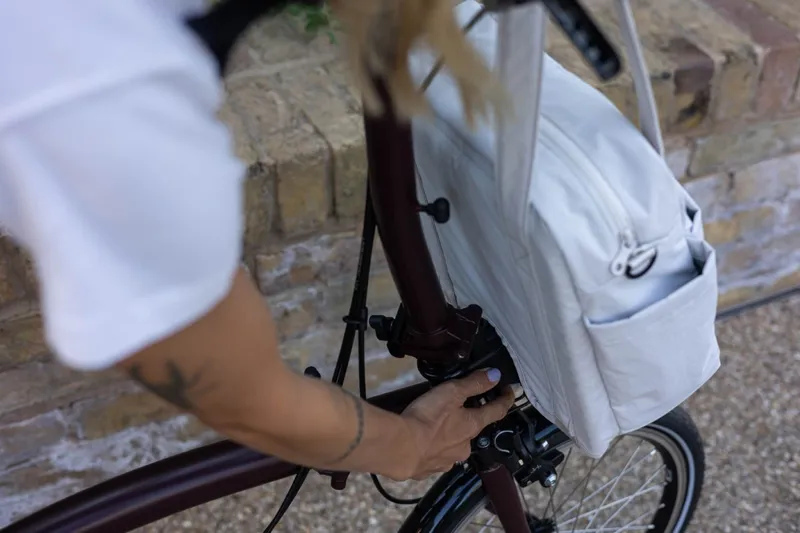 Brompton Tote Bag S + Frame in Ivory-2