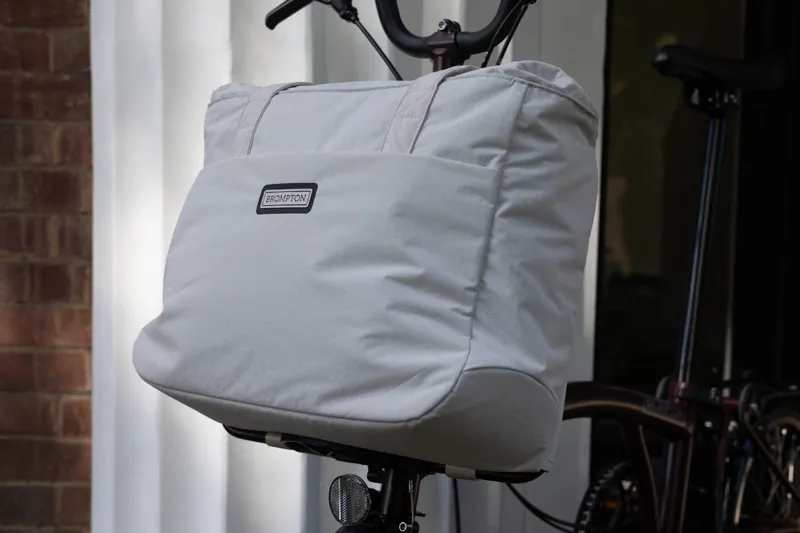 Brompton Tote Bag M + Frame in Ivory-1