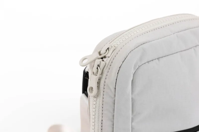 Brompton Zip Pouch in Ivory-4