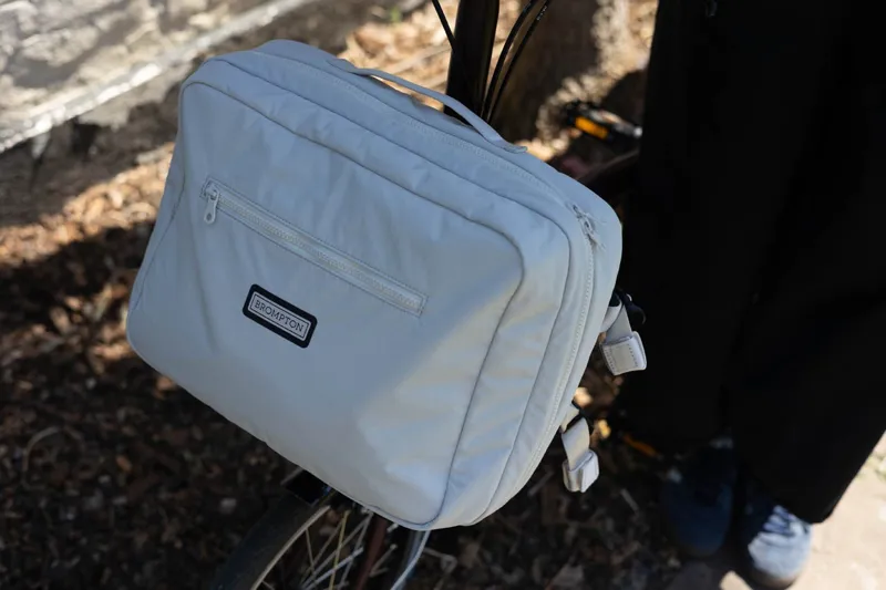 Brompton Backpack M + Frame in Ivory