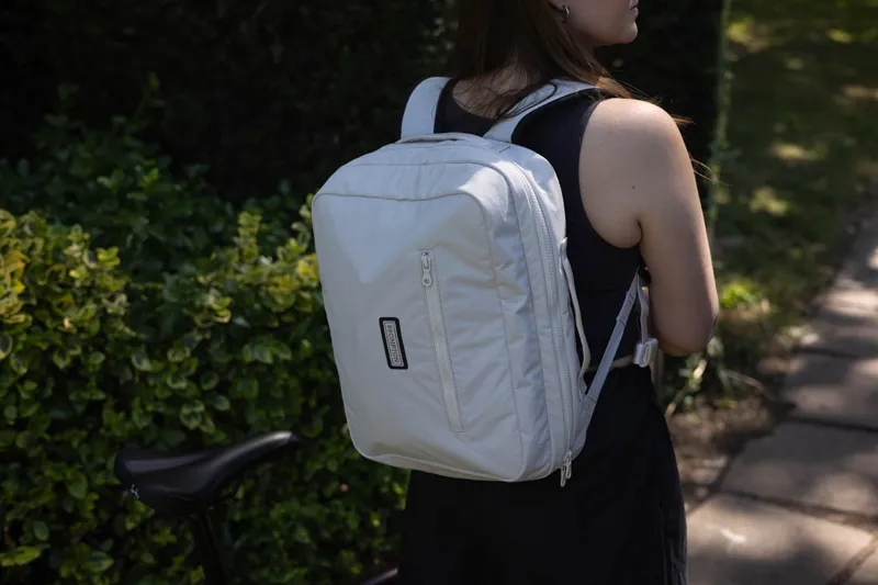 Brompton Backpack M + Frame in Ivory-1