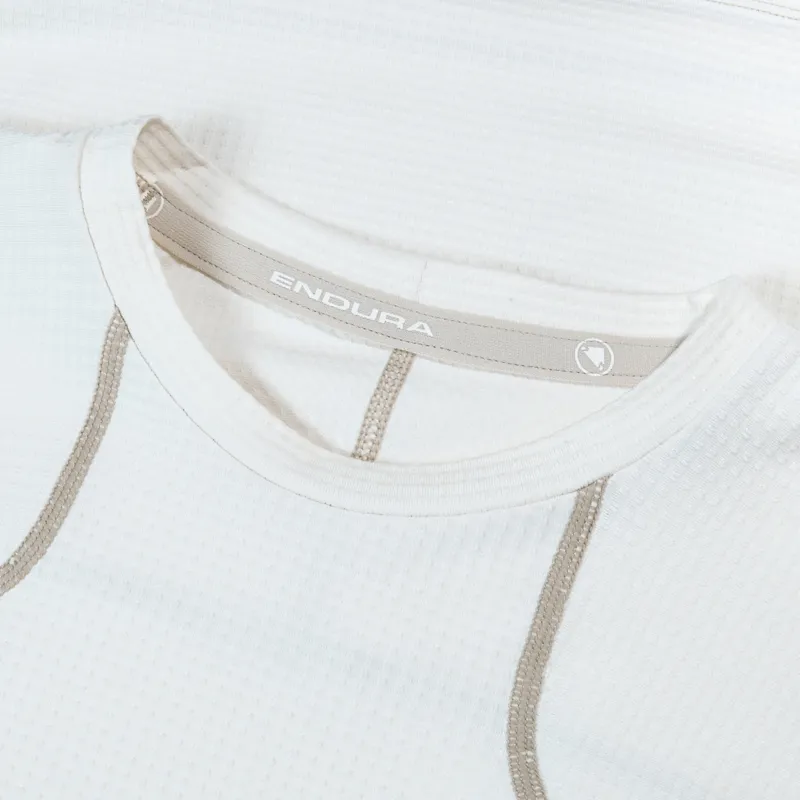 Endura Short Sleeve Corner Shirt in Whisper White-4