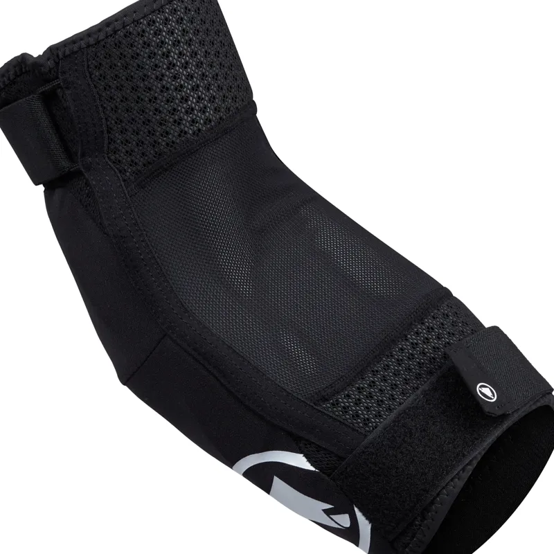 Endura SingleTrack Elbow Pads in Black-2