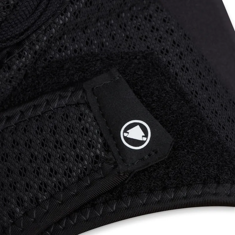 Endura SingleTrack Knee Pads in Black-3