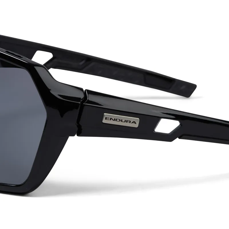 Endura Singletrack Glasses in Black-3