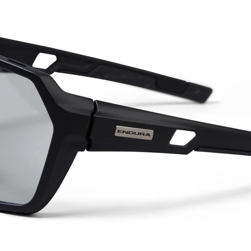 Endura Singletrack Glasses Set Photochromatic in Black/Black-3