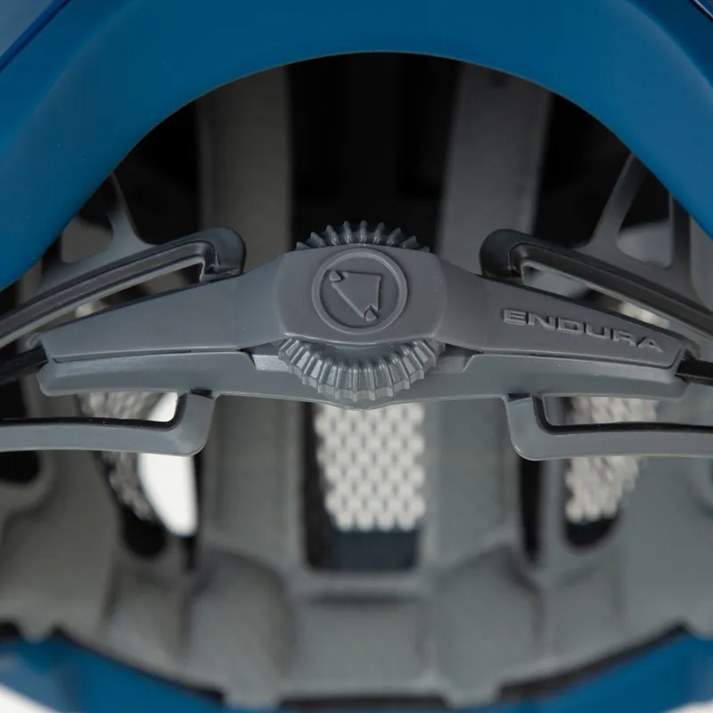 Endura Hummvee Plus MIPS Helmet in Blueberry-3