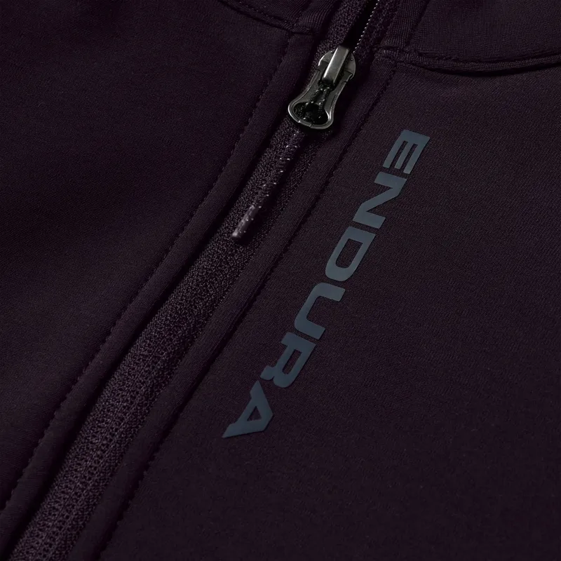 Endura Loop Ride L/S Jersey in Black-7