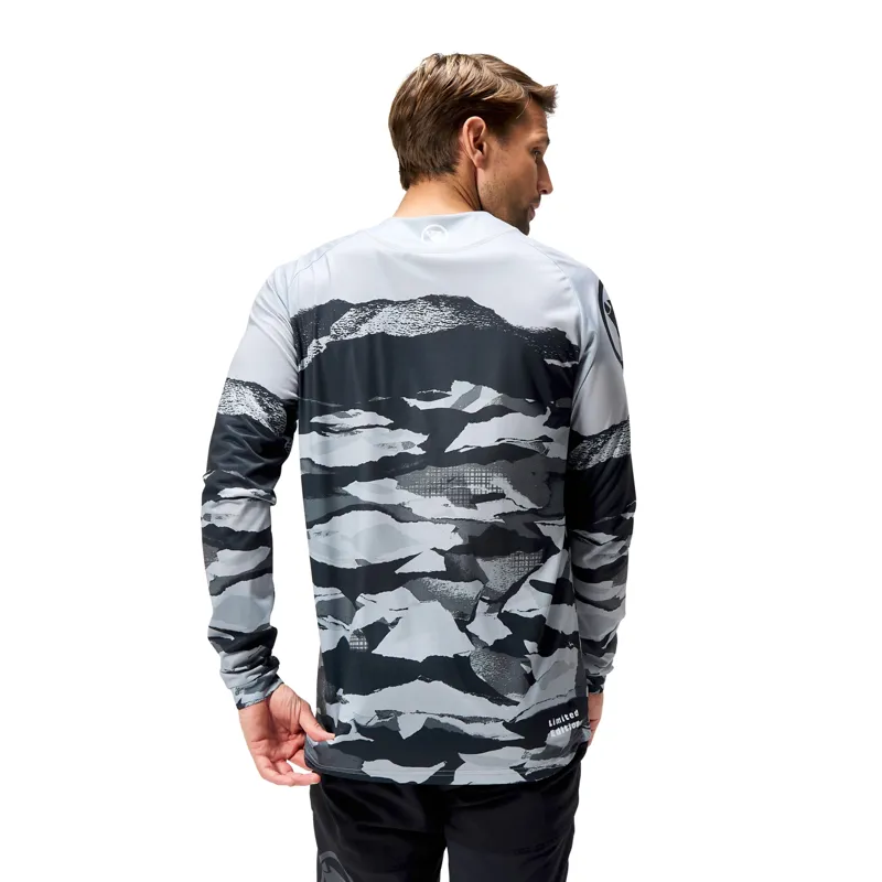 Endura MOUNTAIN CAMO LTD Printed Long Sleeve Jersey in Black-3
