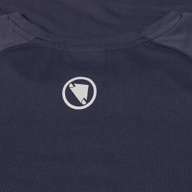 Endura Loop L/S Tech Tee in Carbon Grey-9
