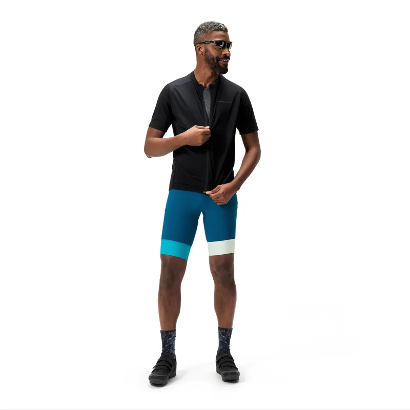 Endura Loop Short Sleeve Zipped Jersey in Black-4