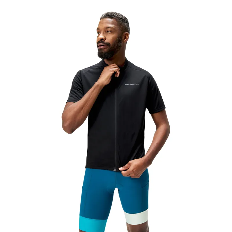Endura Loop Short Sleeve Zipped Jersey in Black-2