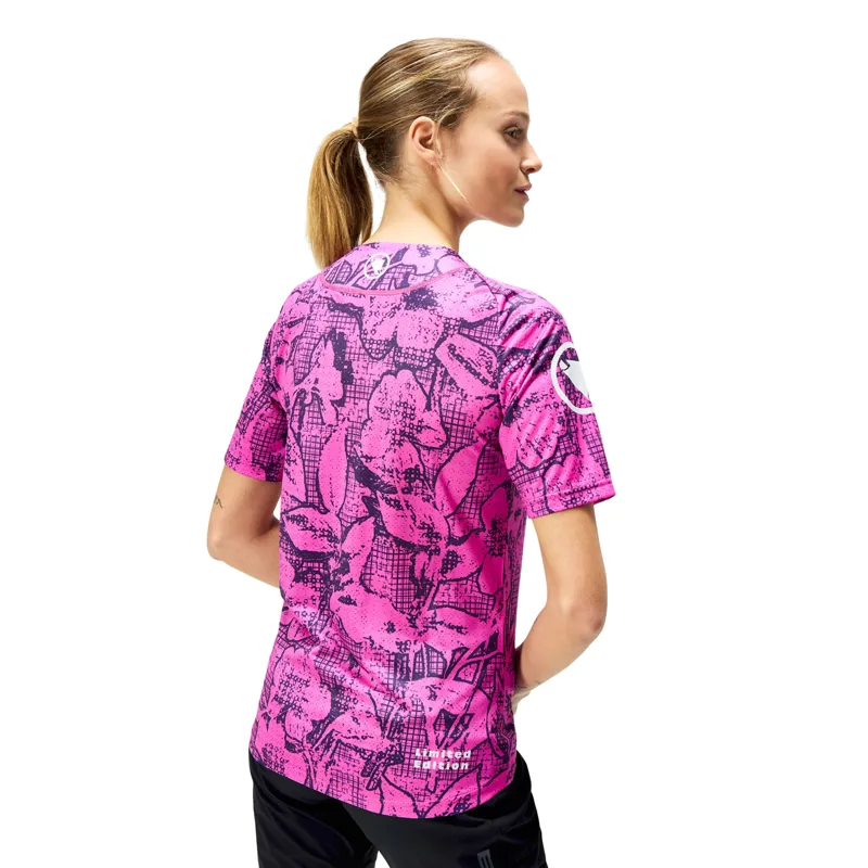 Endura GRID FLORAL Women's LTD Printed Short Sleeve Tee in Pink Pop-3