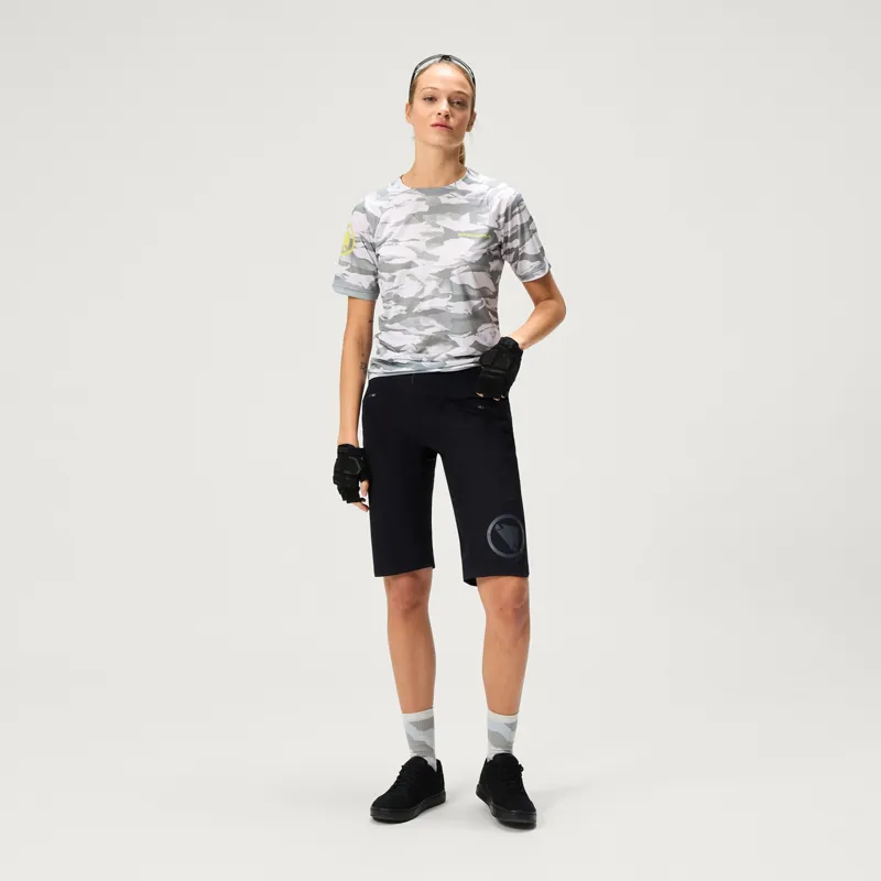 Endura MOUNTAIN CAMO Women's LTD Printed Short Sleeve Tee in Haar Grey-4